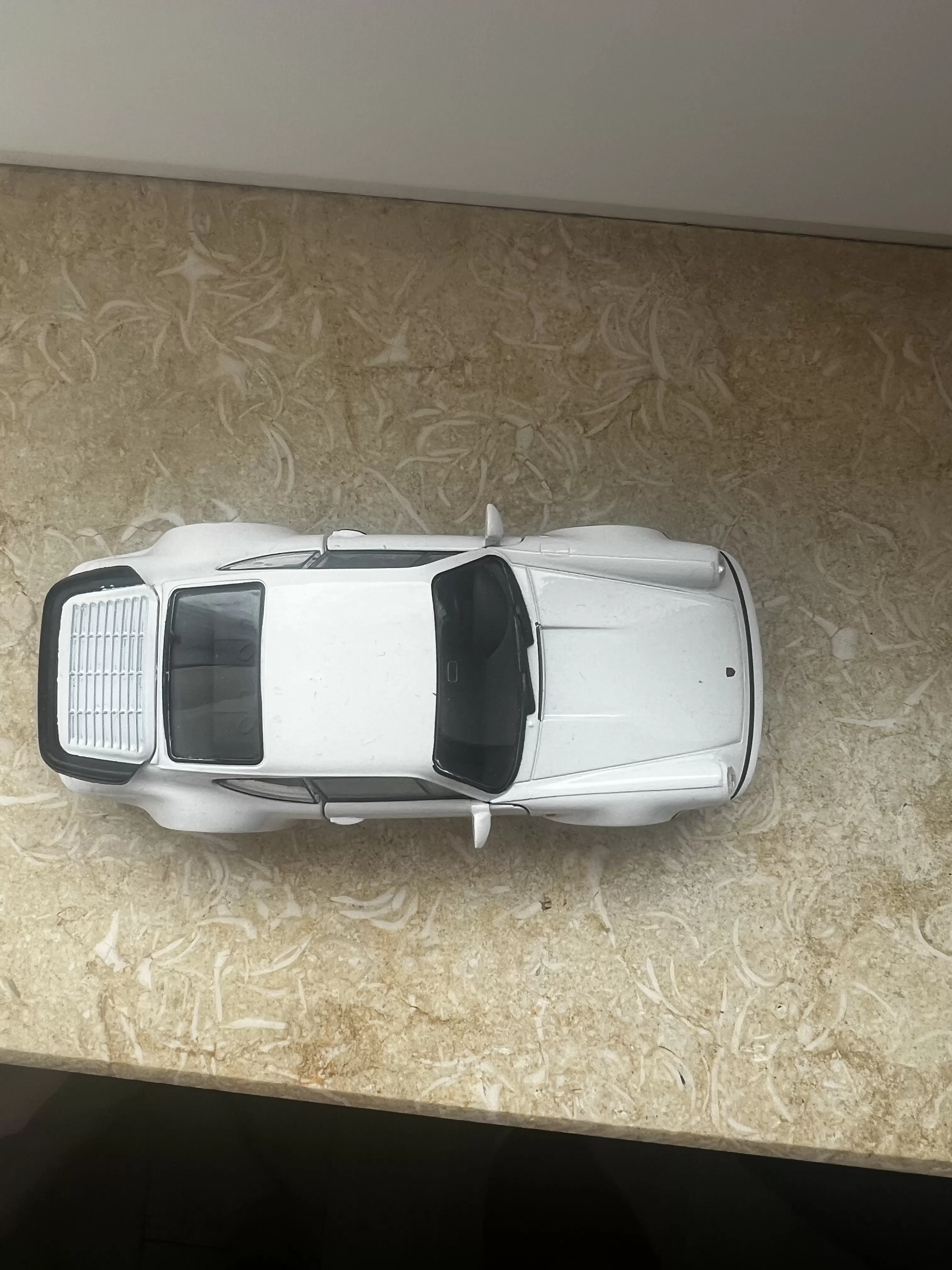 Mașinuța de jucărie Porsche