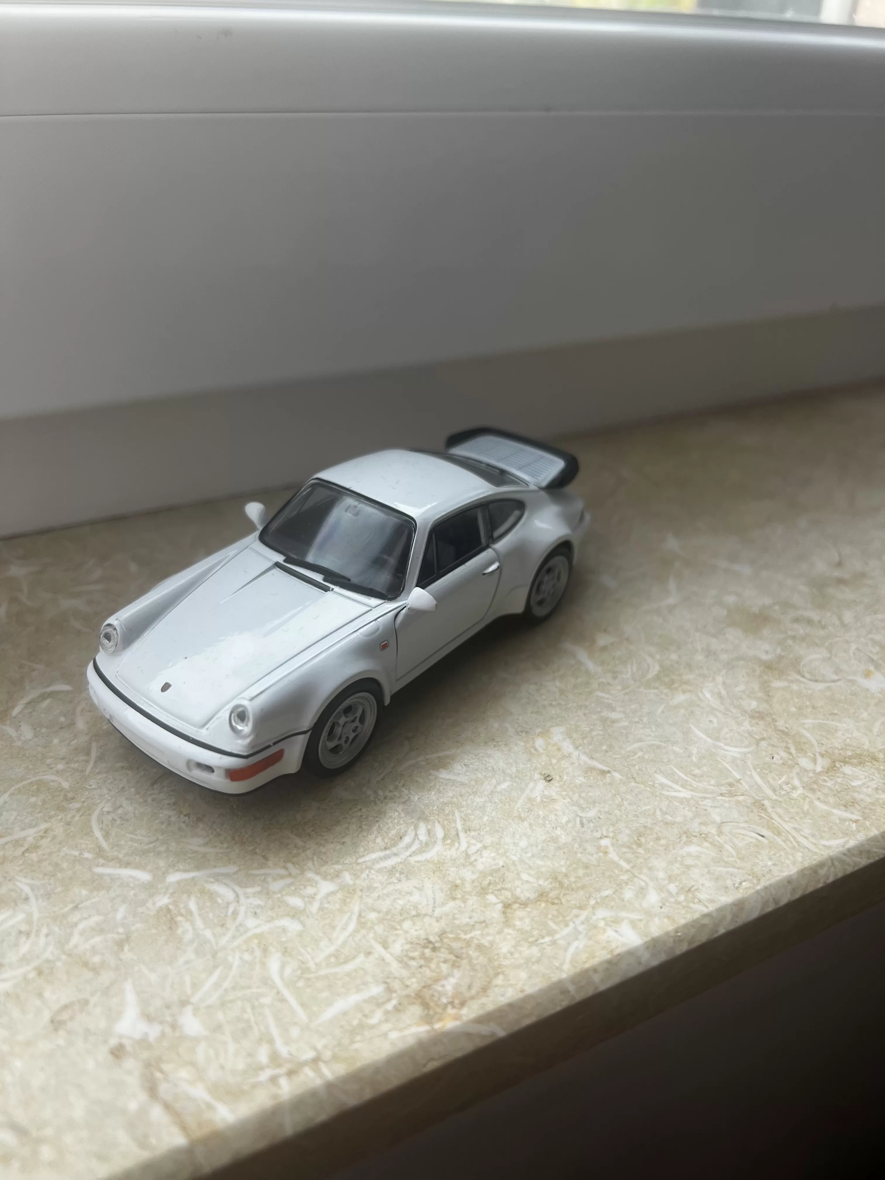 Mașinuța de jucărie Porsche